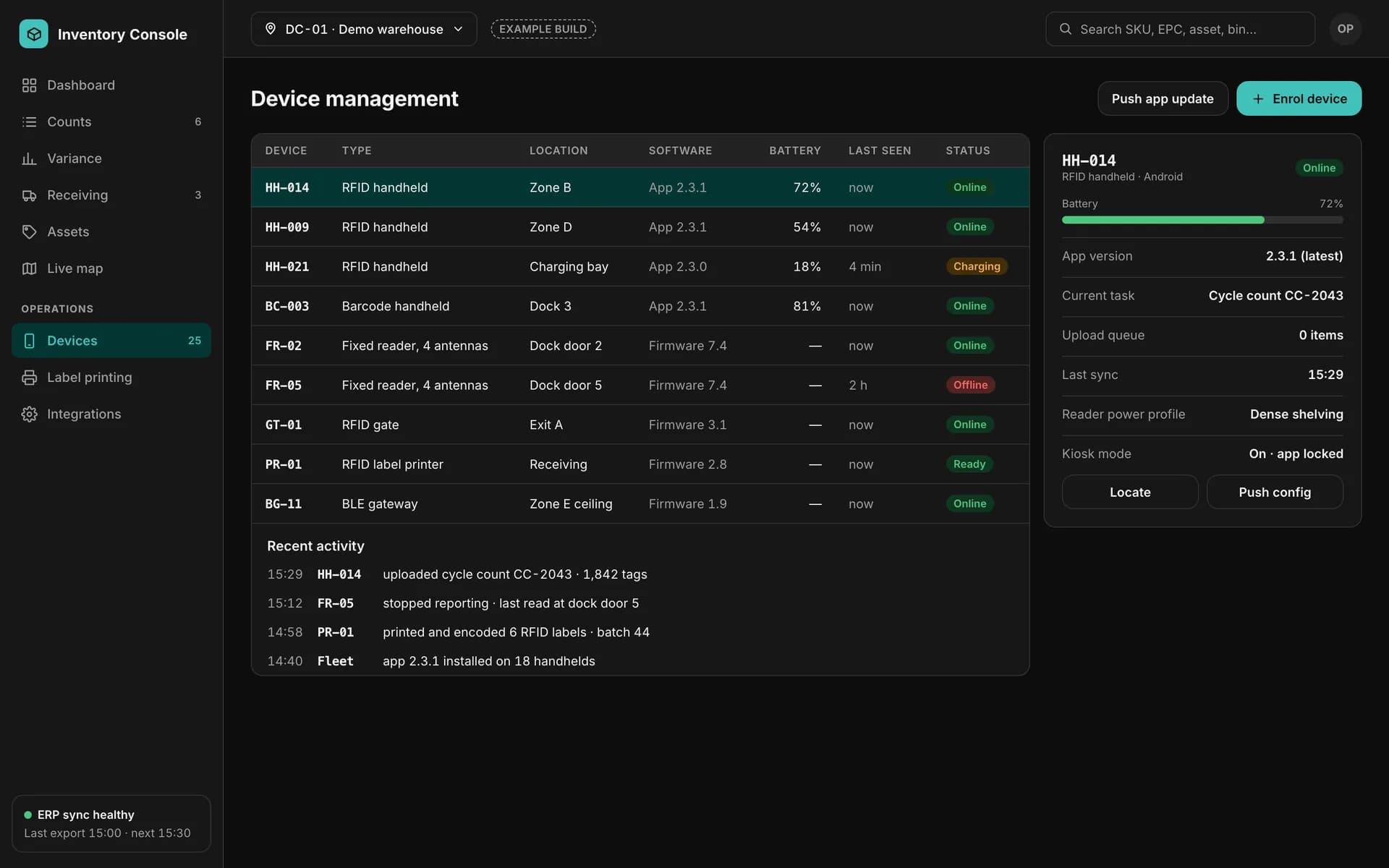 Example device management screen: RFID handhelds, fixed readers, a gate, a label printer and a BLE gateway with battery, software version, last seen and status.